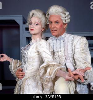 Foto Granato/LaPresse Storico 1988 Paolo poli Paolo poli (Firenze, 23 maggio 1929 - Roma, 25 marzo 2016) è stato un attore e regista teatrale Italiano nella foto : Paolo poli e Milena Vukotic photo Granato/LaPresse Hystory 1988 Paolo poli sur la photo : Paolo poli et Milena Vukotic crédit : LaPresse/Alamy Live News Banque D'Images