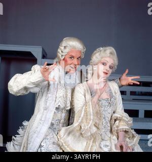 Foto Granato/LaPresse Storico 1988 Paolo poli Paolo poli (Firenze, 23 maggio 1929 - Roma, 25 marzo 2016) è stato un attore e regista teatrale Italiano nella foto : Paolo poli e Milena Vukotic photo Granato/LaPresse Hystory 1988 Paolo poli sur la photo : Paolo poli et Milena Vukotic crédit : LaPresse/Alamy Live News Banque D'Images