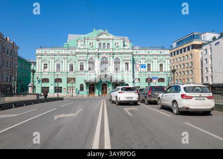 ST. PÉTERSBOURG, RUSSIE - 11 AVRIL 2025 : vue de la façade du théâtre Big Drama nommé d'après G. A. Tovstonogov par une journée ensoleillée d'avril Banque D'Images