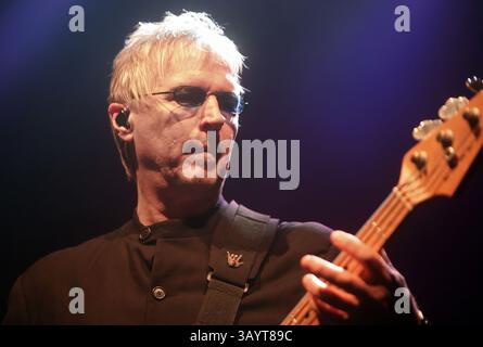 29 août 2010 - San Diego, Californie, États-Unis - PAUL KINGERY de 'Three Dog Night' se produit dans le cadre de la saison de concerts 2010 au Humphrey's by the Bay de San Diego. (Crédit image : © Roger Williams/ZUMApress.com) Banque D'Images