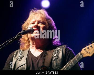 29 août 2010 - San Diego, Californie, États-Unis - MICHAEL ALLSUP de 'Three Dog Night' se produit dans le cadre de la saison de concerts 2010 au Humphrey's by the Bay de San Diego. (Crédit image : © Roger Williams/ZUMApress.com) Banque D'Images