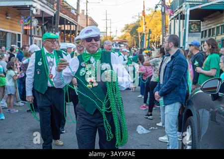 La Nouvelle-Orléans, Louisiane - le Downtown Irish Club organise son défilé de la Saint-Patrick dans le quartier français de la ville. Banque D'Images