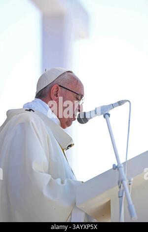 BRZEGI, POLOGNE - 31 juillet 2016 - le pape François est photographié lors de la messe finale des Journées mondiales de la Jeunesse 2016 à Brzegi, en Pologne. Le pape François plus de 1,6 M. Banque D'Images