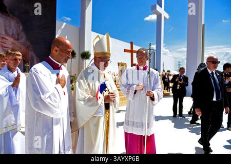 BRZEGI, POLOGNE - 31 juillet 2016 - le pape François est photographié lors de la messe finale des Journées mondiales de la Jeunesse 2016 à Brzegi, en Pologne. Le pape François plus de 1,6 M. Banque D'Images