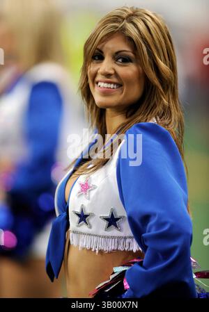 31 octobre 2010 : les pom-champions des Dallas Cowboys jouent dans un match de football de la NFL entre les Dallas Cowboys et les Jaguars de Jacksonville au Cowboys Stadium d'Arlington, TX Jacksonville a battu Dallas 35 (crédit image : © Albert Pena/Cal Sport Media/ZUMApress.com) Banque D'Images