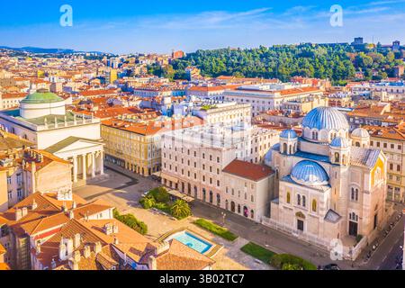 Vue aérienne du centre-ville et des monuments architecturaux de Trieste, Italie Banque D'Images