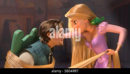 Nominé aux Oscars 2011 : 'Tangled' est nominé pour un oscar de la meilleure musique, chanson originale. DATE DE SORTIE : 24 novembre 2010. TITRE DU FILM : Tangled. STUDIO : Walt Disney. INTRIGUE : la princesse Raiponce aux cheveux longs a passé toute sa vie dans une tour, mais quand elle tombe amoureuse d'un bandit qui passait devant elle doit s'aventurer dans le monde extérieur pour la première fois pour le trouver. FICHIER PHOTO : une scène du film « Tangled ». (Image de crédit : &#169 ; Walt Disney/ZUMAPRESS.com) Banque D'Images