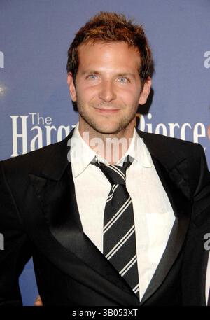 7 MARS 2007 - HOLLYWOOD, CALIFORNIE, ETATS-UNIS - K51994DL.15E BÉNÉFICE ANNUEL D'ALZHEMER UNE NUIT AU SARDI'S,. HÔTEL BEVERLY HILTON, BEVERLY HILLS VERS 3-7-07. - 2007.IMAGE : BRADLEY COOPER(crédit image : © Dave Longendyke/Globe photos/ZUMAPRESS.com) Banque D'Images