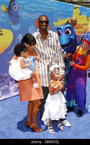 10 JUIN 2007 - HOLLYWOOD, CALIFORNIE, ÉTATS-UNIS - K53316DL.FINDING NEMO SUBMARINE VOYAGE PREMIÈRE TENUE À. DISNEYLAND, ANAHEIM, CA.6-10-07 - 2007.IMAGE :KOBE BRYANT(crédit image : © Dave Longendyke/Globe photos/ZUMAPRESS.com) Banque D'Images