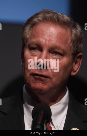 Dec. 13, 2010 - New York, New York, États-Unis - TOM DAVIS fromer Congressman a servi 7 mandats dans.la chambre des représentants des États-Unis.at le ''No labels -Launch Event'' un nouveau Organization.in inspirant les Américains de demander à nos dirigeants de mettre leur. Étiquettes politiques de côté pour travailler ensemble à solve.problems 12-13-10 . 2010..K67016JBB.(image crédit : © John Barrett/Globe photos/ZUMAPRESS.com) Banque D'Images