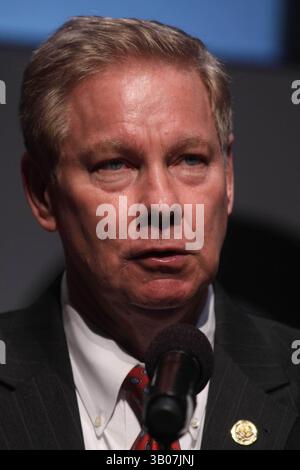 Dec. 13, 2010 - New York, New York, États-Unis - TOM DAVIS fromer Congressman a servi 7 mandats dans.la chambre des représentants des États-Unis.at le ''No labels -Launch Event'' un nouveau Organization.in inspirant les Américains de demander à nos dirigeants de mettre leur. Étiquettes politiques de côté pour travailler ensemble à solve.problems 12-13-10 . 2010..K67016JBB.(image crédit : © John Barrett/Globe photos/ZUMAPRESS.com) Banque D'Images