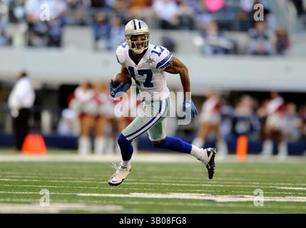 19 décembre 2010 : Sam Hurd #17, receveur des Dallas Cowboys, porte le ballon après une réception lors d'un match de football NFL entre les Dallas Cowboys et les Washington Redskins au Cowboys Stadium d'Arlington, Texas Dallas a battu Washington 33-30(crédit image : © Albert Pena/Cal Sport Media/ZUMAPRESS.com) Banque D'Images