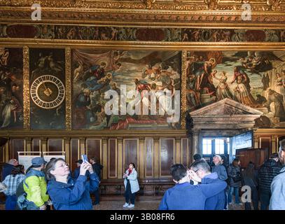 Le majestueux Hall central du Palais des Doges à Venise Banque D'Images