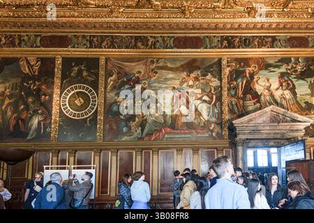 Le majestueux Hall central du Palais des Doges à Venise Banque D'Images