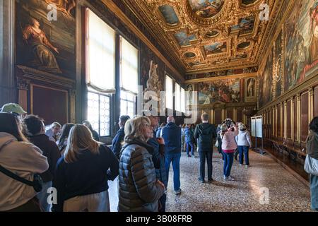 Le majestueux Hall central du Palais des Doges à Venise Banque D'Images