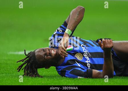 Milan, Italie. 23 avril 2025. Yann Bisseck de l'Inter Milan lors du match de football de la Coupe d'Italie Frecciarossa entre l'Inter et Milan au stade San Siro de Milan, Italie du Nord - mercredi 23 avril 2025 . Sport - Soccer . (Photo de Spada/LaPresse) crédit : LaPresse/Alamy Live News Banque D'Images