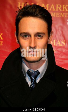 23 NOVEMBRE 2004 - NEW YORK, NEW YORK, ÉTATS-UNIS - JOSH STEWART ARRIVE À LA PREMIÈRE D'UN CHANT DE NOËL À L'HÔTEL PLAZA À NEW YORK CIY LE 11-23-2004. / 2004..K40556HMC(crédit image : © Henry McGee/Globe photos/ZUMAPRESS.com) Banque D'Images