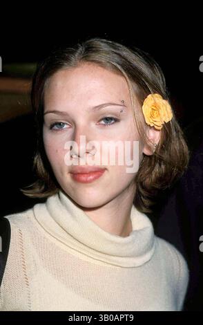 7 janvier 2005 - New York, New York, États-Unis - K19867HMC.9-21-2000.LE CLASSIQUE LOUIS VUTTON PRÉSENTÉ PAR Aratha FRANKLIN AU ROCKEFELLER CENTER À NEW YORK New YORK. SCARLETT JOHANSSON. - 2000(crédit image : © Henry McGee/Globe photos/ZUMAPRESS.com) Banque D'Images