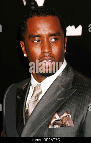 19 octobre 2007 - New York, New York, États-Unis - SEAN ''P. DIDDY'' COMBS ARRIVANT À LA PREMIÈRE DE AMERICAN GANGSTER AU THÉÂTRE APOLLO À NEW YORK New YORK LE 10-19-2007. / 2007..K55210HMC(crédit image : © Henry McGee/Globe photos/ZUMAPRESS.com) Banque D'Images