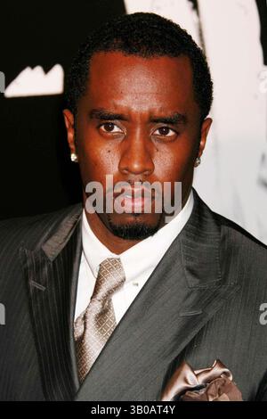 19 octobre 2007 - New York, New York, États-Unis - SEAN ''P. DIDDY'' COMBS ARRIVANT À LA PREMIÈRE DE AMERICAN GANGSTER AU THÉÂTRE APOLLO À NEW YORK New YORK LE 10-19-2007. / 2007..K55210HMC(crédit image : © Henry McGee/Globe photos/ZUMAPRESS.com) Banque D'Images