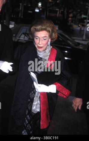 14 août 2007 - New York, New York, États-Unis - BROOKEASTORRETRO.K15781JBB.NATIONAL ARTS AWARDS GALA AU NEW YORK New YORK THEATRE NEW YORK New YORK 05-24-1999. - BROOKE ASTOR(crédit image : © John Barrett/Globe photos/ZUMAPRESS.com) Banque D'Images