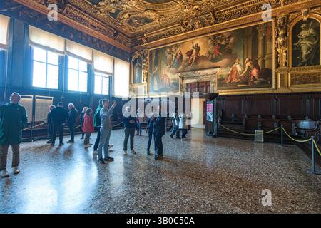 Le majestueux Hall central du Palais des Doges à Venise Banque D'Images