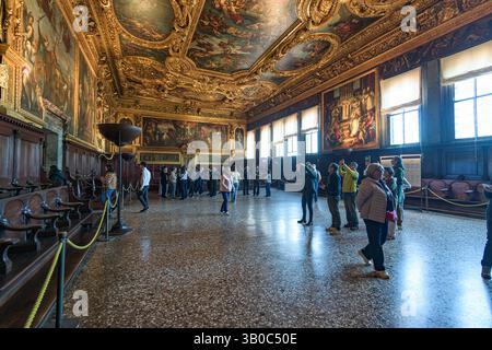 Le majestueux Hall central du Palais des Doges à Venise Banque D'Images