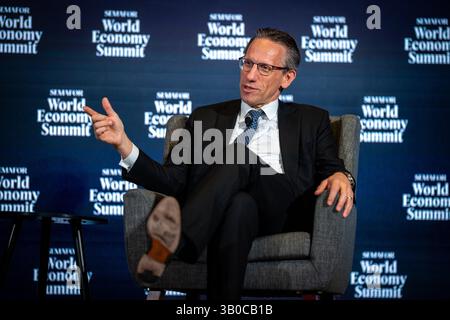 Washington, DC, Vereinigte Staaten. 23 avril 2025. Joerg Kukies, ministre fédéral des Finances, donne une entrevue au Semafor World Economy Summit à Washington, DC, le 23 avril 2025. « Photographié au nom du ministère fédéral des Finances » crédit : dpa/Alamy Live News Banque D'Images