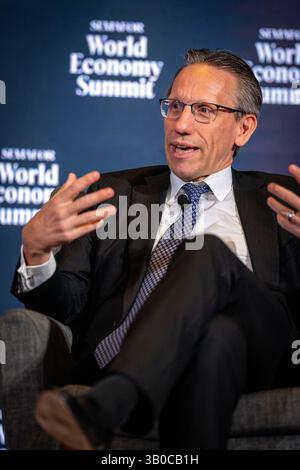 Washington, DC, Vereinigte Staaten. 23 avril 2025. Joerg Kukies, ministre fédéral des Finances, donne une entrevue au Semafor World Economy Summit à Washington, DC, le 23 avril 2025. « Photographié au nom du ministère fédéral des Finances » crédit : dpa/Alamy Live News Banque D'Images