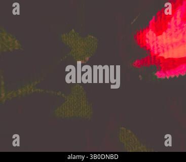 Une fleur rouge éclatante émerge au milieu du feuillage vert foncé, créant un contraste saisissant qui attire le regard sur ses pétales complexes et la texture environnante., un motif circulaire avec des roses rouges éclatantes sur un fond sombre, entrecoupé de feuilles vertes luxuriantes, créant un motif floral saisissant. Art classique avec une touche moderne réinventé par Artotop, tissus français transformés, première moitié du XIXe siècle, art classique avec une touche moderne réinventé par Artotop Banque D'Images