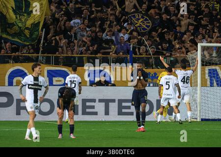 Parme, Italie. 24 avril 2025. Parma Calcio célèbre après le match pendant Parma Calcio vs Juventus FC, match de football italien Serie A à Parme, Italie, 23 avril 2025 crédit : Agence photo indépendante/Alamy Live News Banque D'Images