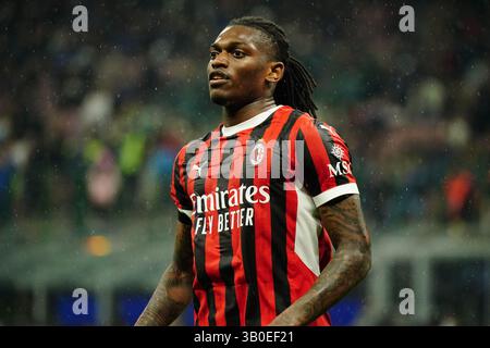 Milan, Italie. 23 avril 2025. Rafael Leao (AC Milan) lors de la Coupe d'Italie, Coppa Italia, demi-finale, 2ème match de football entre le FC Internazionale et l'AC Milan le 23 avril 2025 au stade Giuseppe Meazza à Milan, Italie - photo Morgese-Rossini/DPPI crédit : DPPI Media/Alamy Live News Banque D'Images