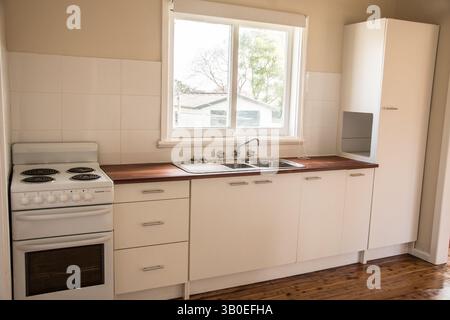 extérieur d'une maison du milieu du siècle Banque D'Images