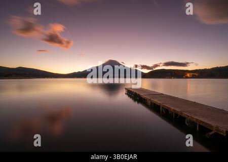 MT. Fuji vu du lac Yamanakako, Japon Banque D'Images