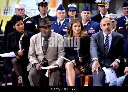 Tamryn Hall, Al Roker, Savannah Guthrie et Matt Lauer au spectacle « Today » de NBC au Rockefeller Plaza à New York - 11 novembre 2013 Banque D'Images
