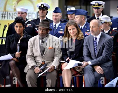 Tamryn Hall, Al Roker, Savannah Guthrie et Matt Lauer au spectacle « Today » de NBC au Rockefeller Plaza à New York - 11 novembre 2013 Banque D'Images