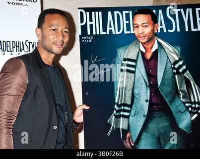 John Legend célèbre la couverture du Philadelphia style Magazine Men's issue au Parx Casino à Bensalem, Pennsylvanie - 09 octobre 2013 FAMOUS PICTURES AND FEATURES AGENCY 13 HARWOOD ROAD LONDON SW6 4QP ROYAUME-UNI tel +44 (0) 20 7731 9333 fax +44 (0) 20 7731 9330 e-mail info@famous.uk.com www.famous.uk.com FAM50125 Banque D'Images