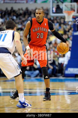 28 décembre 2010 : le garde de Toronto Leandro Barbosa #20 lors d'un match NBA entre les Raptors de Toronto et les Mavericks de Dallas au American Airlines Center à Dallas, TX Toronto a battu Dallas 84-76(crédit image : © Albert Pena/Cal Sport Media/ZUMAPRESS.com) Banque D'Images