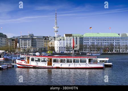 Binnenalster und Jungfernstieg à Hambourg, Allemagne *** Binnenalster et Jungfernstieg à Hambourg, Allemagne Banque D'Images