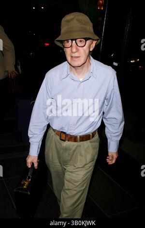 22 octobre 2007 - New York, New York, États-Unis - K55268JBB.CELEBRITIES OUT AND ABOUT , NEEW YORK New York 10-22-2007. - WOODY ALLEN(image crédit : © John Barrett/Globe photos/ZUMAPRESS.com) Banque D'Images