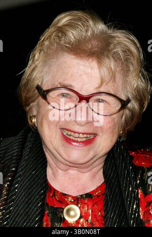 28 novembre 2006 - New York, New York, États-Unis - I11400JZ.UNICEF BOULE DE FLOCON DE NEIGE À CIPRIANI . NEW YORK New York 11-28-2006.(crédit image : © John Zissel/Globe photos/ZUMAPRESS.com) Banque D'Images