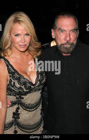 23 OCTOBRE 2008 - NEW YORK, NEW YORK, ÉTATS-UNIS - I13736JZ.LE GROUPE DE MODE INTERNATIONAL PRÉSENTE LA 25E NUIT ANNUELLE DES STARS CIPRIANI WALL ST, NEW YORK NEW YORK 10-23-2008.JOHN PAUL DEJORIA ET SON ÉPOUSE ELOISE. - - 2008(crédit image : © John Zissel/Globe photos/ZUMAPRESS.com) Banque D'Images