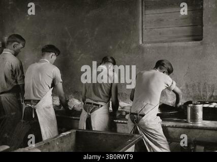 1917 - Pauls Valley, OK, États-Unis - faire du pain. École de formation Pauls Valley. (Crédit image : © BuyEnlarge/ZUMAPRESS.com) Banque D'Images