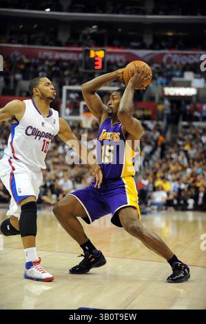 16 janvier 2011. L'attaquant des Lakers de Los Angeles, Ron Artest, 15e en action contre les Clippers de Los Angeles au Staples Center de Los Angeles, EN CALIFORNIE. Les Clippers ont battu les Lakers 99-92.(image crédit : © Charles Baus/Cal Sport Media/ZUMAPRESS.com) Banque D'Images