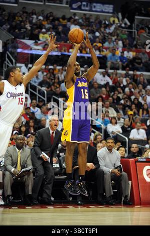 16 janvier 2011. L'attaquant des Lakers de Los Angeles, Ron Artest, 15e en action contre les Clippers de Los Angeles au Staples Center de Los Angeles, EN CALIFORNIE. Les Clippers ont battu les Lakers 99-92.(image crédit : © Charles Baus/Cal Sport Media/ZUMAPRESS.com) Banque D'Images