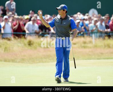 17 juillet 2014 ; Wirral, Merseyside, GBR ; Rory McIlroy quitte le 18e green après avoir terminé la première manche du 143e championnat Open au Royal Liverpool Golf Club Banque D'Images