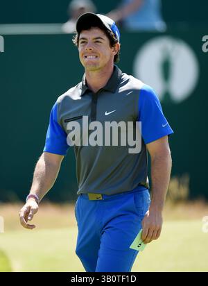 17 juillet 2014 ; Wirral, Merseyside, GBR ; Rory McIlroy quitte le 18e green après avoir terminé la première manche du 143e championnat Open au Royal Liverpool Golf Club Banque D'Images