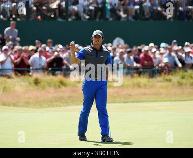 17 juillet 2014 ; Wirral, Merseyside, GBR ; Rory McIlroy quitte le 18e green après avoir terminé la première manche du 143e championnat Open au Royal Liverpool Golf Club Banque D'Images