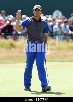 17 juillet 2014 ; Wirral, Merseyside, GBR ; Rory McIlroy quitte le 18e green après avoir terminé la première manche du 143e championnat Open au Royal Liverpool Golf Club Banque D'Images