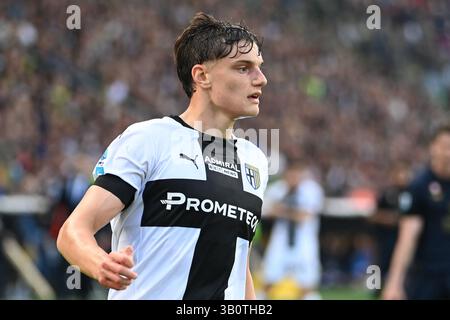 Parme, Italie. 24 avril 2025. Giovanni Leoni (Parma Calcio) pendant Parma Calcio vs Juventus FC, match de football italien Serie A à Parme, Italie, 23 avril 2025 crédit : Agence photo indépendante/Alamy Live News Banque D'Images
